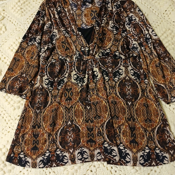 new directions Tops - Elegant Brown and Black Patterned Women's Top